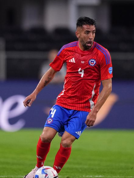 Mauricio Isla photo