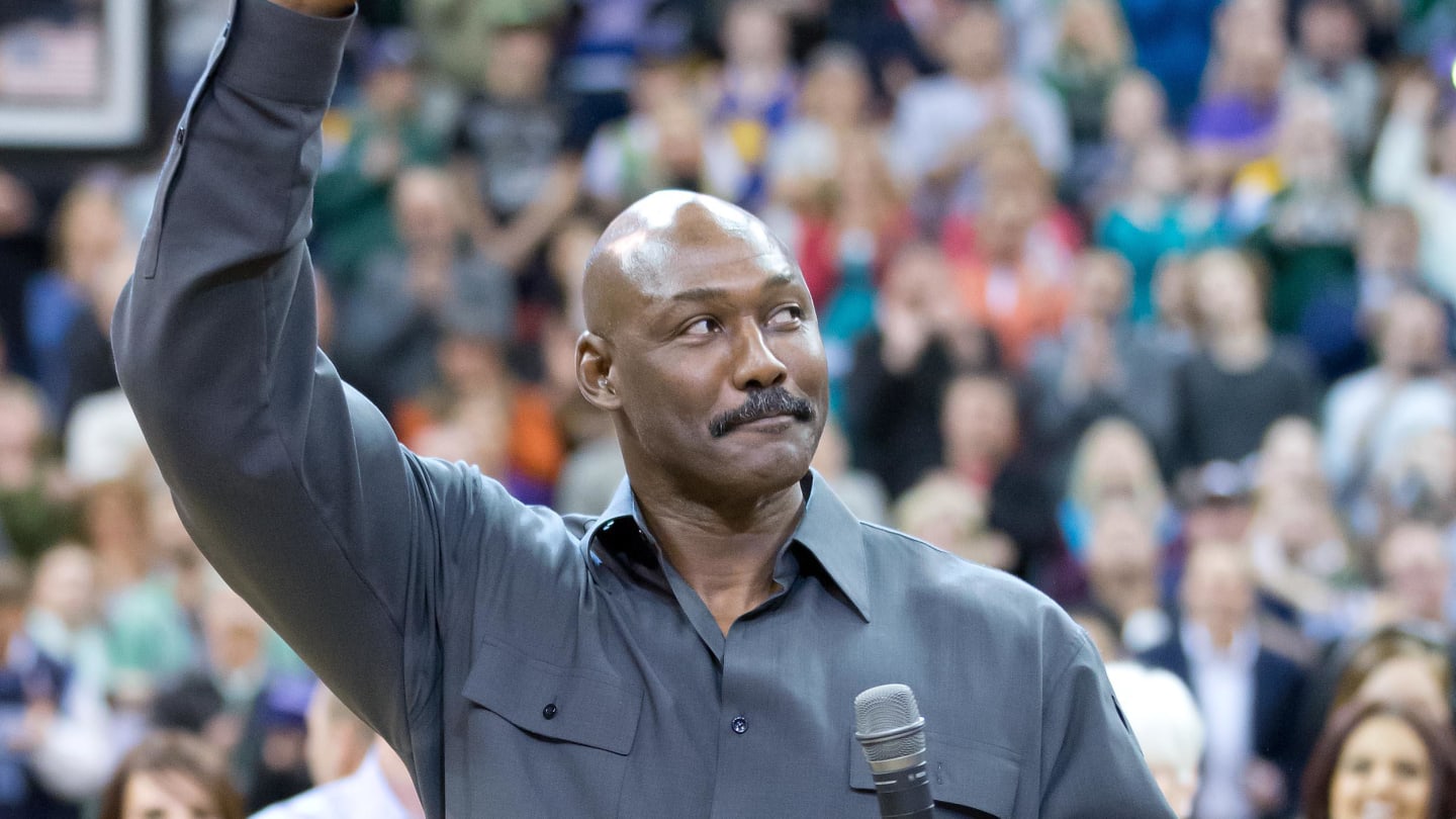 Karl Malone Mocked by Parody Account Amid Clippers Coaching Rumor