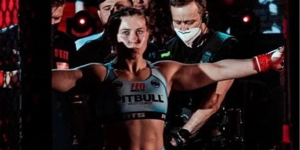 Катерина Шакалова готується до півфіналу PFL 2025: історія української бійчині на тлі війни