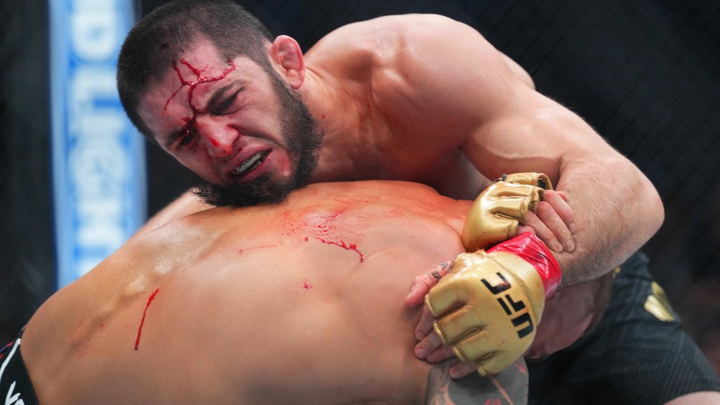 Ислам Махачев побеждает Дастина Пуарье на UFC 302: Битва за титул завершена Д`Арсе удушением