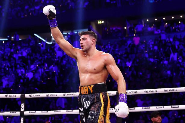 Tommy Fury Dominates Scrappy Third Round Against Hanjalic Despite Low Blow Incident