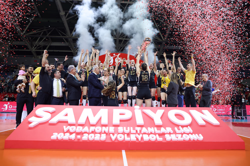 ВакіфБанк здобуває чемпіонство у Лізі Султанлар після впевненої перемоги над Фенербахче