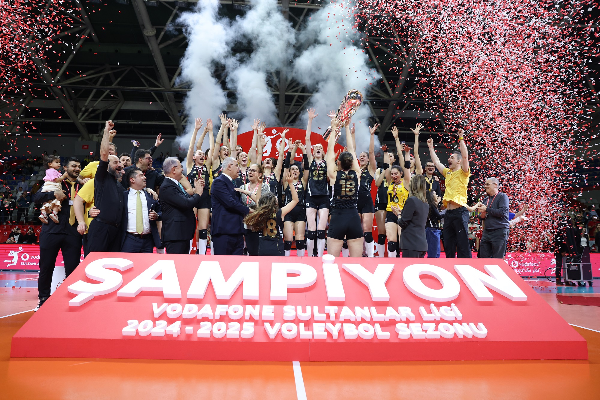 ВакіфБанк здобуває чемпіонство у Лізі Султанлар після впевненої перемоги над Фенербахче