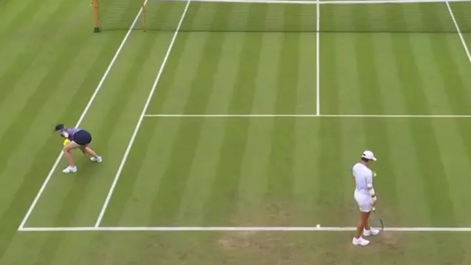 Unexpected Delay at Wimbledon as Corkscrew Halts Harriet Dart's Match