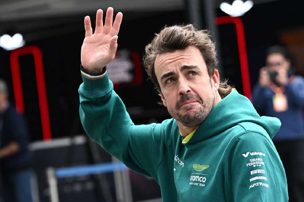F1 Shocker: Alonso extends with Aston Martin for Two More Seasons!