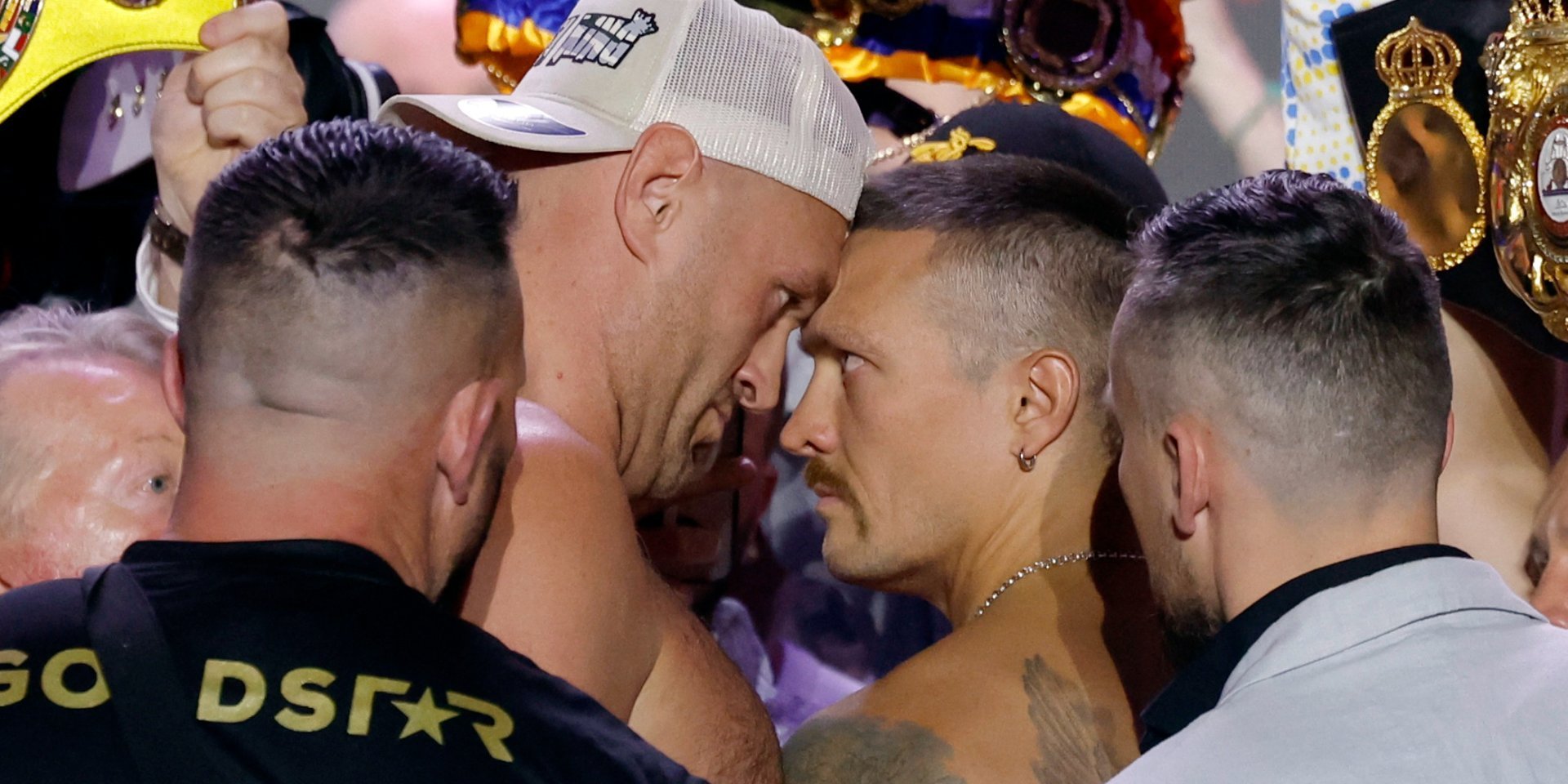 Tyson Fury pushes Oleksandr Usyk at the weigh-in ceremony: expect a historic fight on May 18