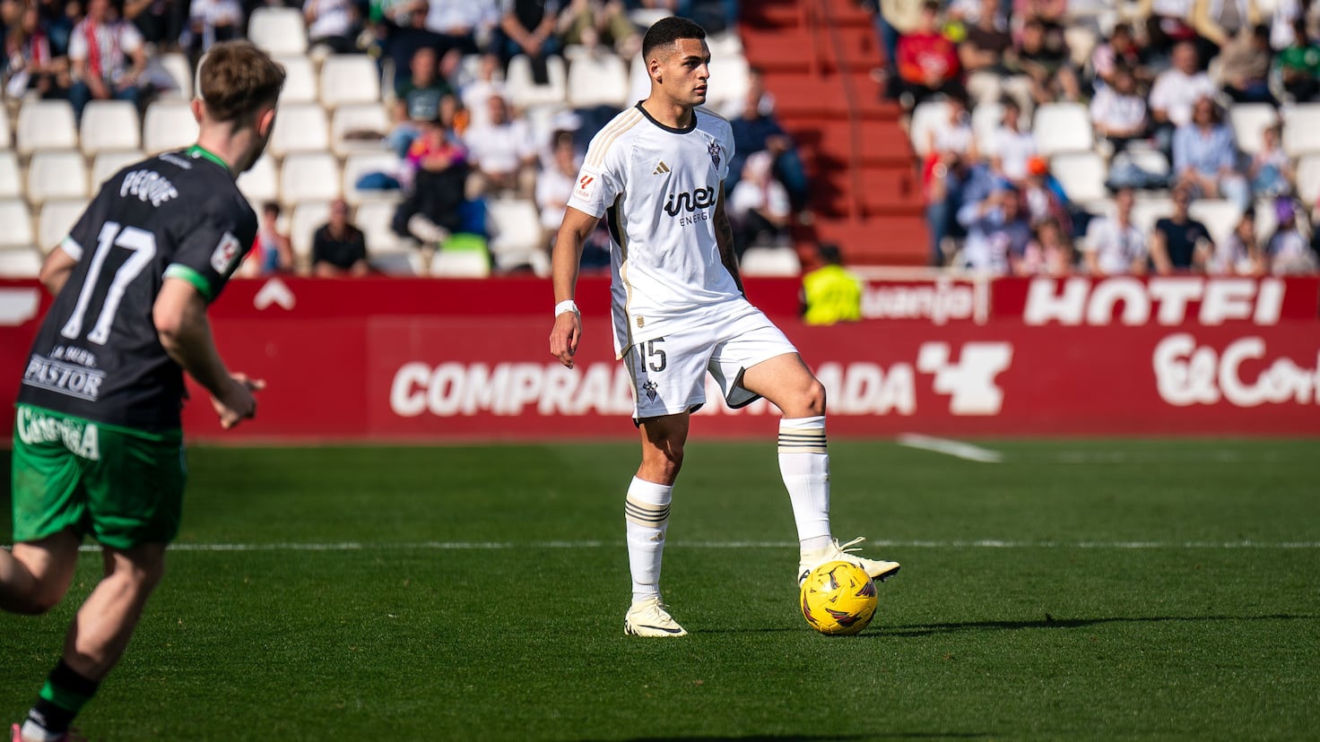 Albacete Faces Crucial Match Without Key Defender Ros and Goalkeeper Barragán