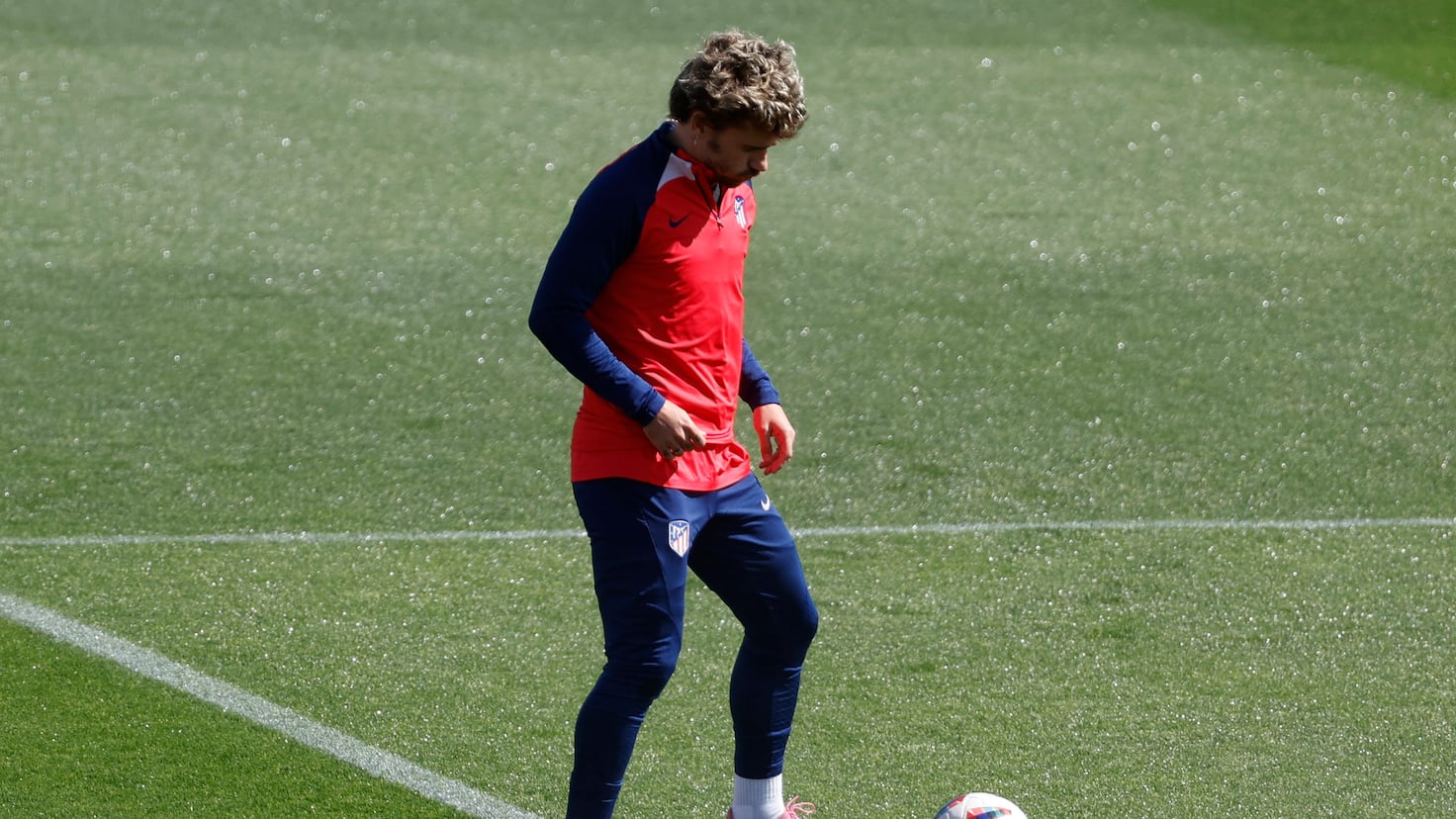 Atletico's Star Griezmann Returns to Training with a Bang