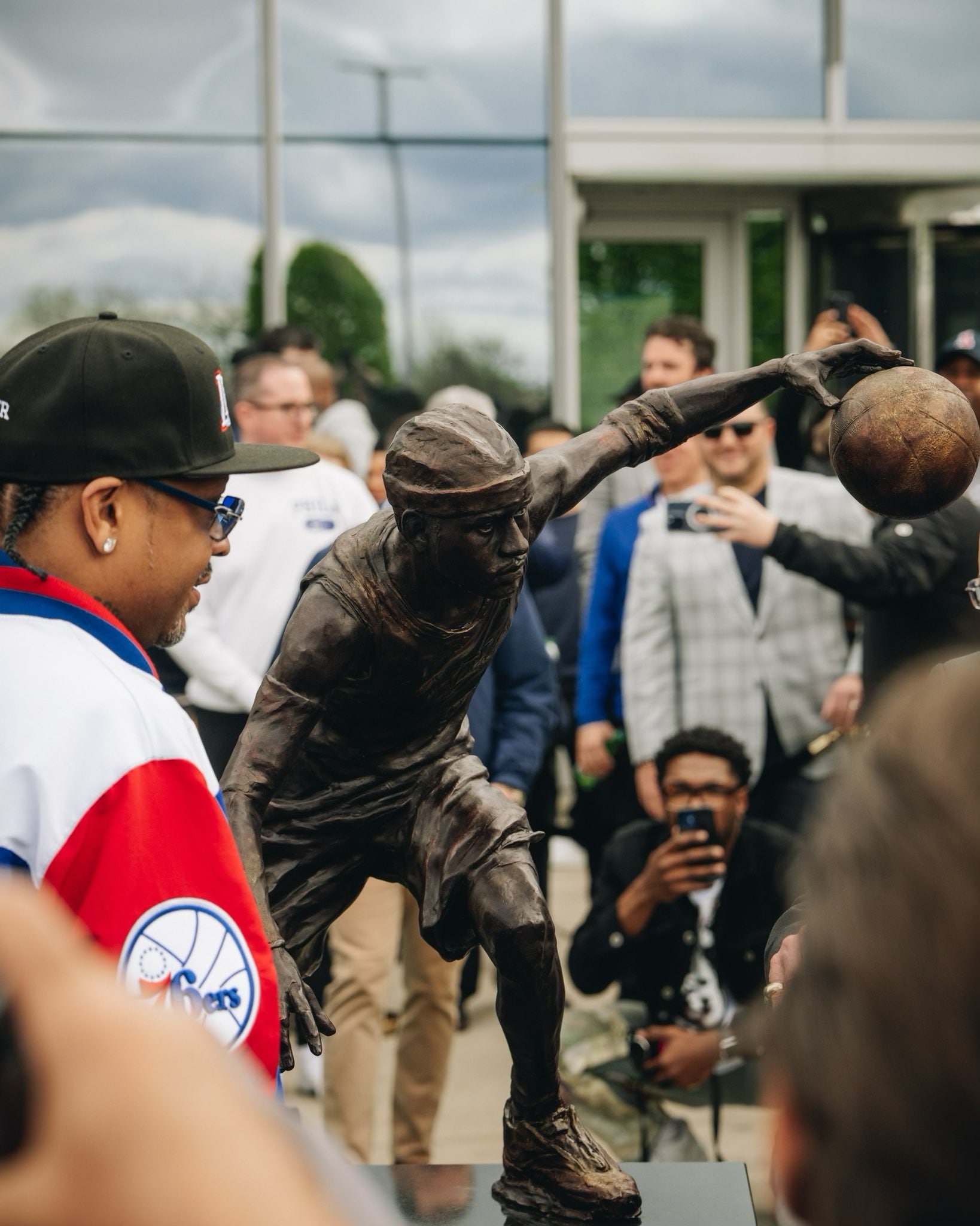 AI Throws Shade: Iverson's Sculpture Rocks Sixers' Practice!