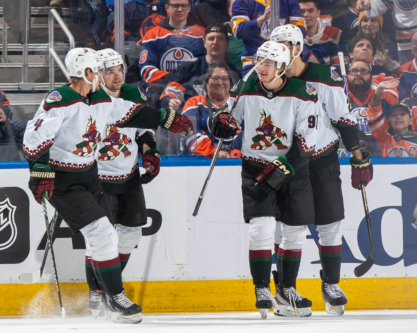 Coyotes Pack Their Bags: NHL Team on Brink of Big Move!