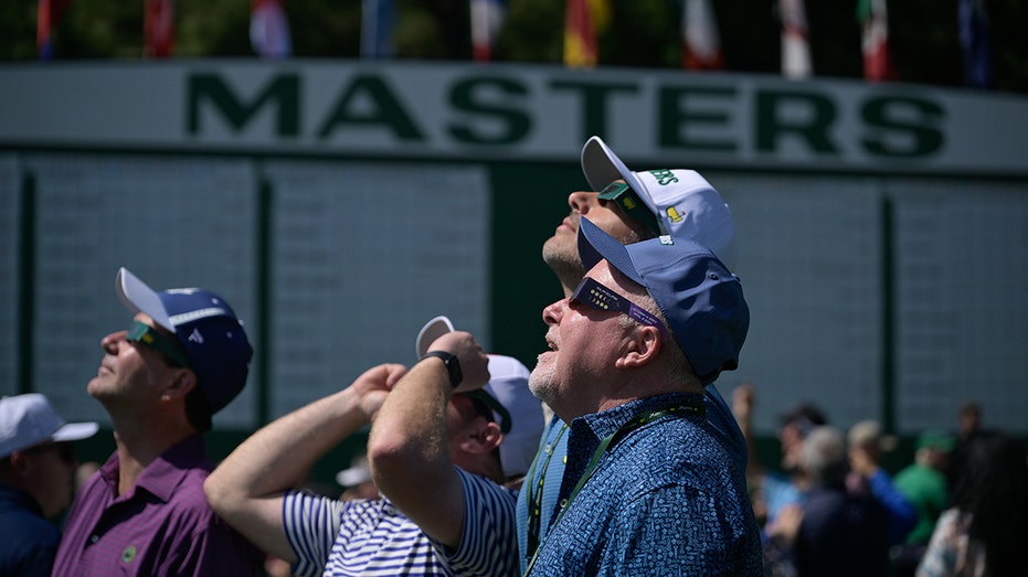 Не просто Майстерс: як сонячне затемнення об'єднало гольфістів та фанів!