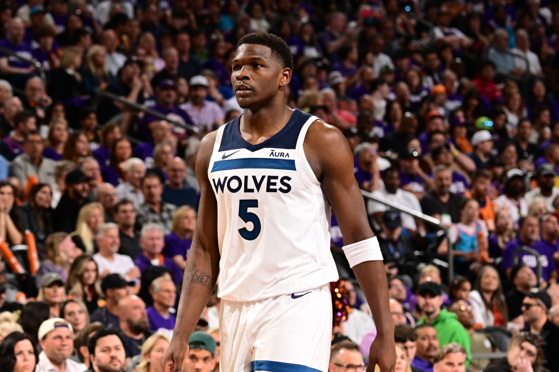 Anthony Edwards Catapults Timberwolves into Second Round with Decisive Victory Over Suns