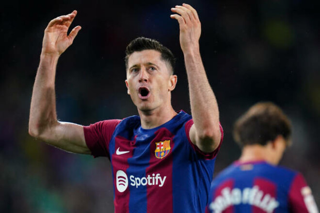 Hat-trick Hero Lewandowski Fuels Barcelona's Triumph Over Valencia in La Liga Showdown