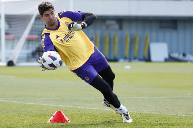 Thibaut Courtois Returns to Guard the Net in Real Madrid's Clash Against Cadiz