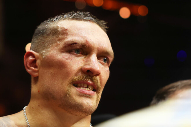 Oleksandr Usyk defeated Tyson Fury and became the absolute world champion